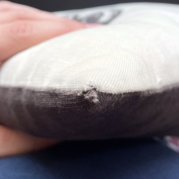 💥SOLD💥 FORNASETTI $225 White Key Throw Pillow - Picture 9 of 11